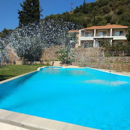 Paralia Sergoulas Hotel Theasis מראה חיצוני תמונה