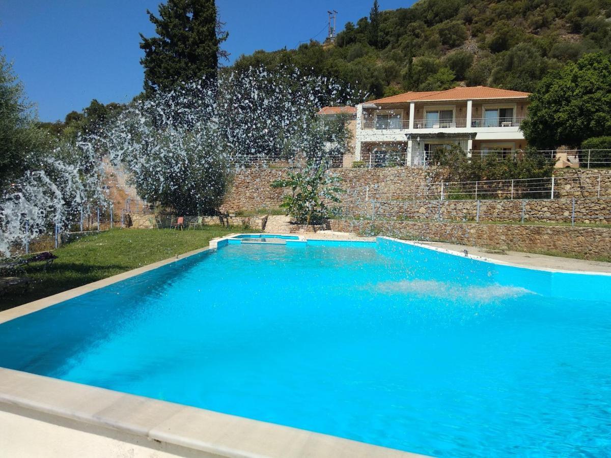Paralia Sergoulas Hotel Theasis מראה חיצוני תמונה