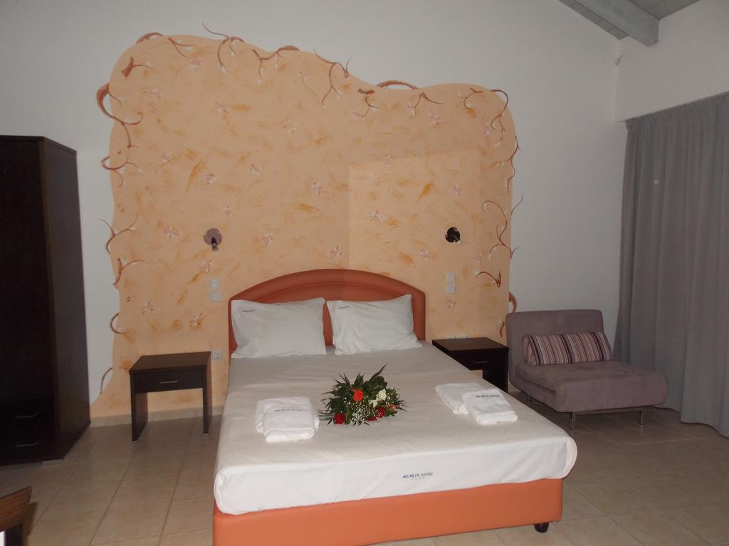 Paralia Sergoulas Hotel Theasis חדר תמונה