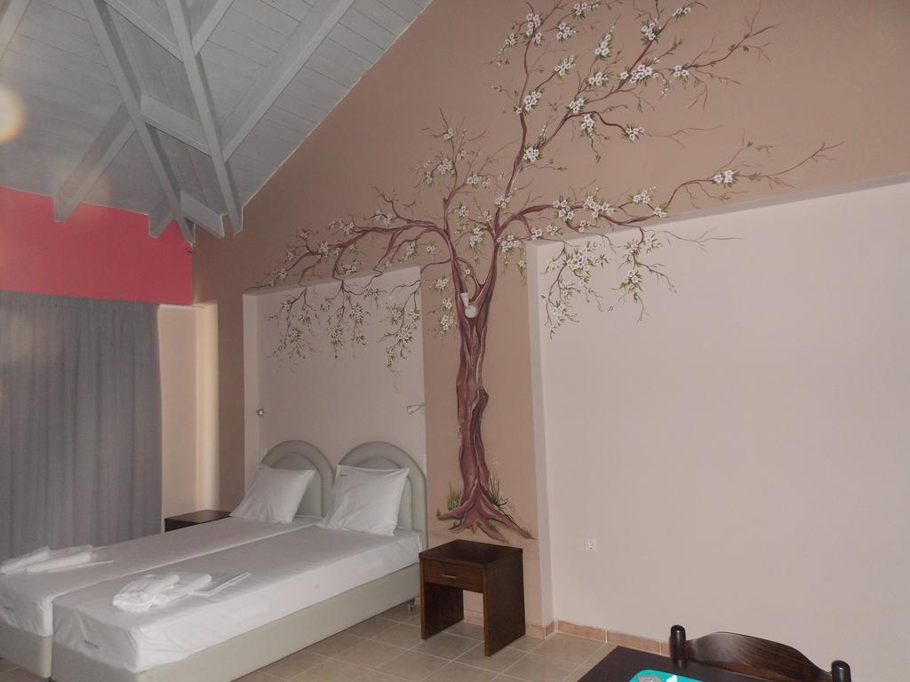 Paralia Sergoulas Hotel Theasis חדר תמונה