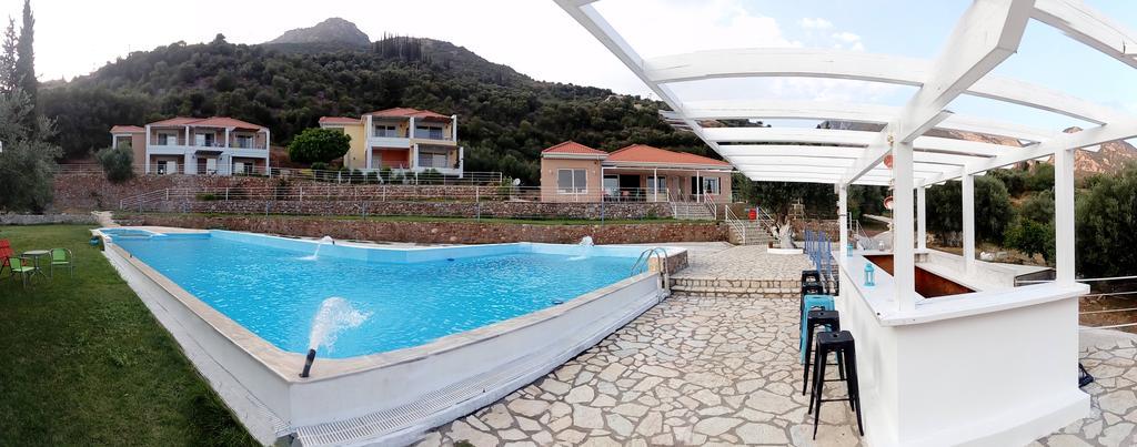 Paralia Sergoulas Hotel Theasis מראה חיצוני תמונה